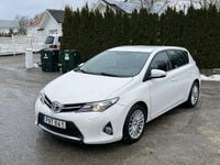 Begagnad Toyota Auris Active 124 HK (91 kW) 2014 Vit Halvkombi