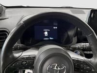 Begagnad Toyota Yaris Hybrid Active 117 HK (86 kW) 2023 Grå