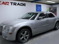 begagnad Chrysler 300C 3.5 V6 BES AUTOMAT DRAGKROK 3 ÄGARE 249HK