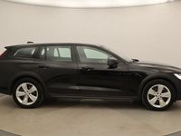 begagnad Volvo V60 CC B4 AWD H K Kamera Navi Drag 2021, Kombi