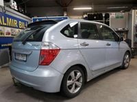 Begagnad Honda FR-V 150 HK (110 kW) 2006 Silver Minibuss