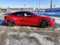 begagnad Tesla Model S Plaid maxad med drag (nypris 1 471 070 kr)