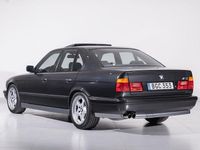 Begagnad BMW M5 340 HK (250 kW) 1994 Svart Sedan
