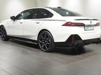 Begagnad BMW 550 M Performance 490 HK (360 kW) 2024 Mineralvit metallic Sedan