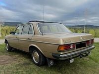Begagnad Mercedes 300 80 HK (58 kW) 1976