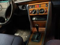 Begagnad Mercedes 300 147 HK (108 kW) 1995 Mörkblå