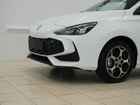 Begagnad MG MG3 2024 Vit Halvkombi