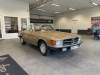 Begagnad Mercedes SL350 195 HK (143 kW) 1972 Guld Cab