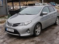 Begagnad Toyota Auris Edition 124 HK (91 kW) 2015 Grå Halvkombi