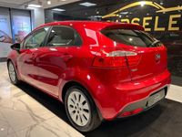 Begagnad Kia Rio 85 HK (62 kW) 2014 Röd Halvkombi