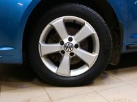 begagnad VW Touran 1.6 TDI Bluemotion Dragkrok Pdc 2015, SUV