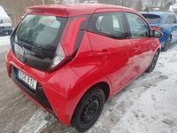 Begagnad Toyota Aygo X-play 72 HK (52 kW) 2021 Röd Halvkombi