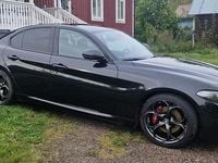 Begagnad Alfa Romeo Giulia Tech Edition 200 HK (147 kW) 2019 Svart Sedan