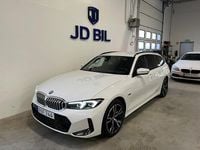 Begagnad BMW 330e M Sport 184 HK (135 kW) 2023 Vit Kombi