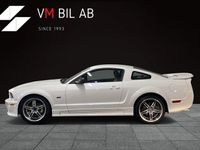 begagnad Ford Mustang GT AUT V8 304HK SALEEN 7800MIL NYBESIKTAD SEUTR