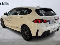 Begagnad BMW 120 Shadowline 170 HK (125 kW) 2025 Vit Halvkombi