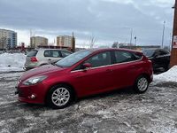 Begagnad Ford Focus Titanium 116 HK (85 kW) 2011 Röd Halvkombi