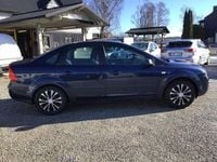 Begagnad Ford Focus 146 HK (107 kW) 2006 Blå Sedan