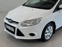 Begagnad Ford Focus Trend 120 HK (88 kW) 2012 Vit Kombi