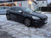 Begagnad Volvo V40 R-Design 190 HK (139 kW) 2017 Svart Halvkombi