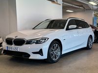 Begagnad BMW 330e Sport Line 293 HK (215 kW) 2021 Vit Kombi