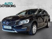 Begagnad Volvo V60 CC Momentum 190 HK (139 kW) 2018 Svart Kombi