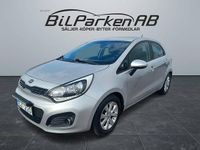 Begagnad Kia Rio 109 HK (80 kW) 2011 Silver Halvkombi