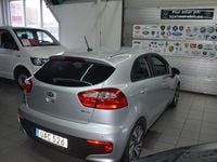 Begagnad Kia Rio 84 HK (61 kW) 2015 Grå Halvkombi
