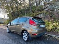 Begagnad Ford Fiesta Trend 71 HK (52 kW) 2012 Brun Halvkombi