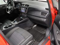 Begagnad Nissan Leaf Acenta 110 kW (150 HK) 2022 Röd Halvkombi