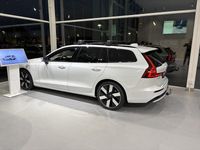 Ny Volvo V60 2025 Vit Kombi