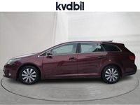 Begagnad Toyota Avensis 2013 Röd Kombi