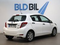 begagnad Toyota Yaris Hybrid e-CVT NYSERVAD LÅGAMIL KAMKEDJA 101 HK