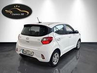 Begagnad Hyundai i10 Essential 67 HK (49 kW) 2022 Vit Halvkombi