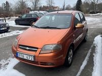 Begagnad Chevrolet Kalos 94 HK (69 kW) 2006 Gul Halvkombi