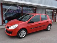 Begagnad Renault Clio II 75 HK (55 kW) 2006 Mörkröd Halvkombi