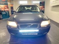 Begagnad Volvo V70 Kinetic 140 HK (102 kW) 2005 Grå Kombi