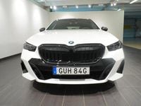 Begagnad BMW 550 M Sport 490 HK (360 kW) 2025 Mineralvit metallic Kombi