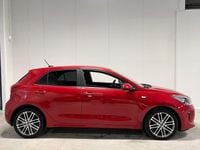 Begagnad Kia Rio 84 HK (61 kW) 2017 Röd Halvkombi