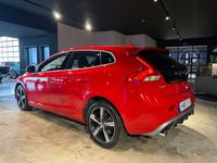 begagnad Volvo V40 T3 Momentum R-Design 152hk Drag / P-värm / BLIS