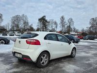 Begagnad Kia Rio 84 HK (61 kW) 2013 Vit Halvkombi
