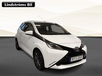 Begagnad Toyota Aygo X-play 69 HK (50 kW) 2017 Vit Halvkombi