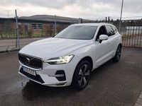 Begagnad Volvo XC60 Core 253 HK (186 kW) 2023 Kristallvit metallic SUV