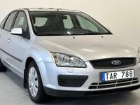 Begagnad Ford Focus 146 HK (107 kW) 2006 Grå Halvkombi