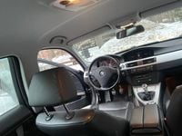 Begagnad BMW 325 218 HK (160 kW) 2006 Kombi