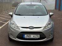 Begagnad Ford Fiesta 82 HK (60 kW) 2009 Gray metallic Halvkombi