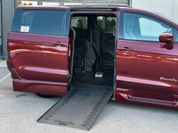 Begagnad Chrysler Pacifica 291 HK (214 kW) 2018 Röd Minibuss
