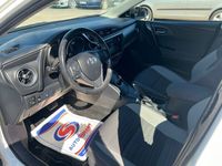begagnad Toyota Auris Hybrid e-CVT AUTOMAT BACKKAMERA Euro 6