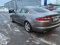 Begagnad Jaguar XF 241 HK (177 kW) 2011 Gråmetallic Sedan