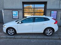 Begagnad Volvo V40 Momentum 152 HK (111 kW) 2017 Vit Kombi